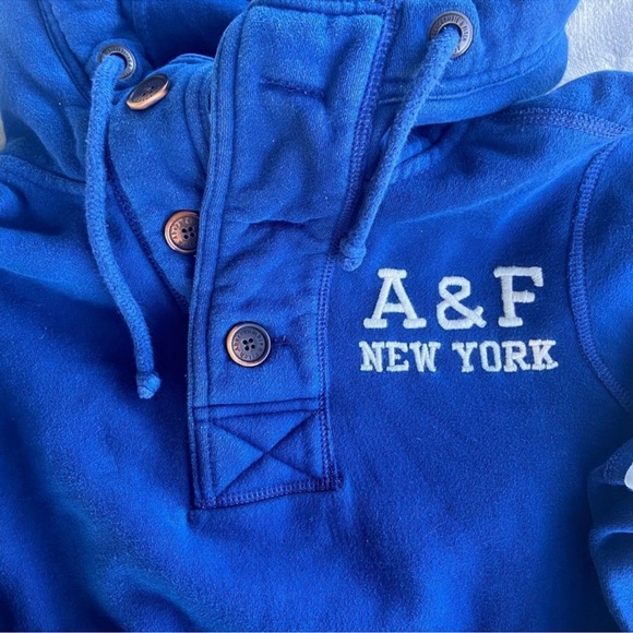 Abercrombie and Fitch Thick Hoodie Pullover | Size Small | Pet Free - Picture 2 of 2